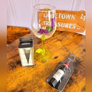 Wine lovers bundle lot of 3 Wine accessories